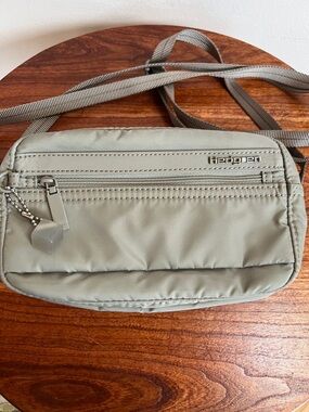 Hedgren Crossbody Bag in taupe with zippered pockets RDIF security